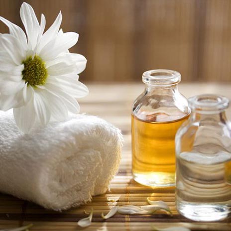 Macadamia oil massage